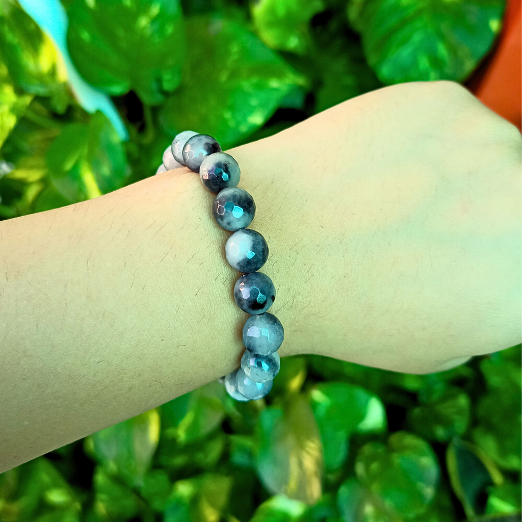 Leafy charm Greyblack  Crystal Bracelet