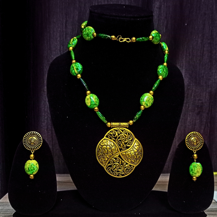 Green beaded pendant set