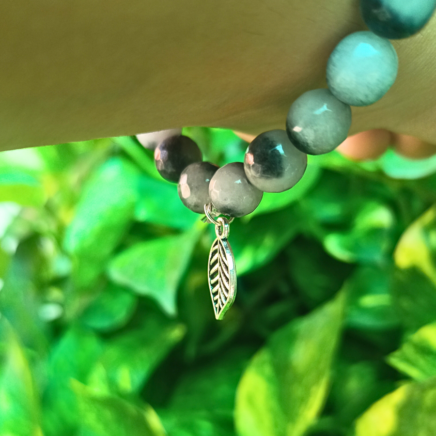 Leafy charm Greyblack  Crystal Bracelet