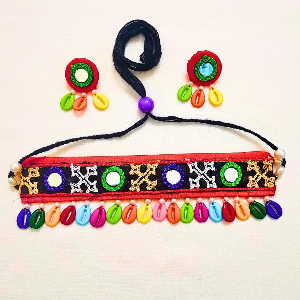 Multicolor fabric choker