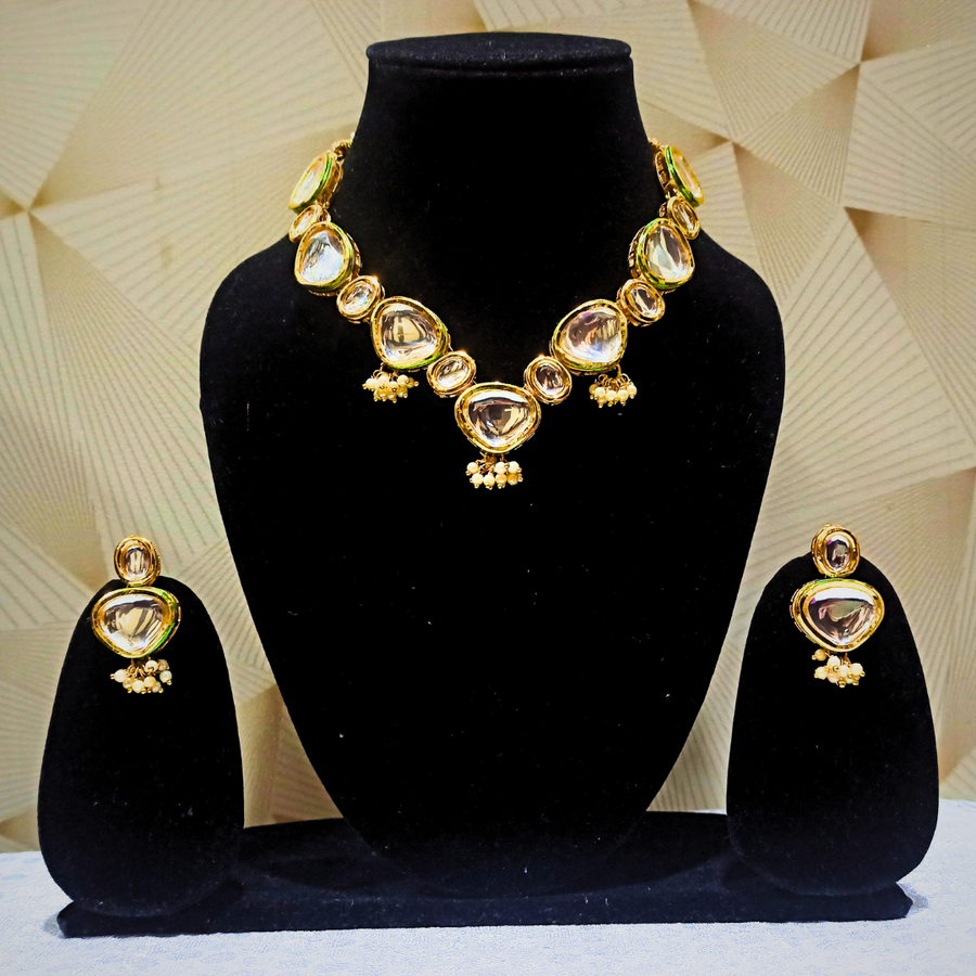 V shaped loreal kundan necklace